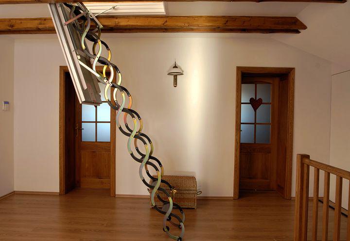 Раздвижная лестница с люком на чердак